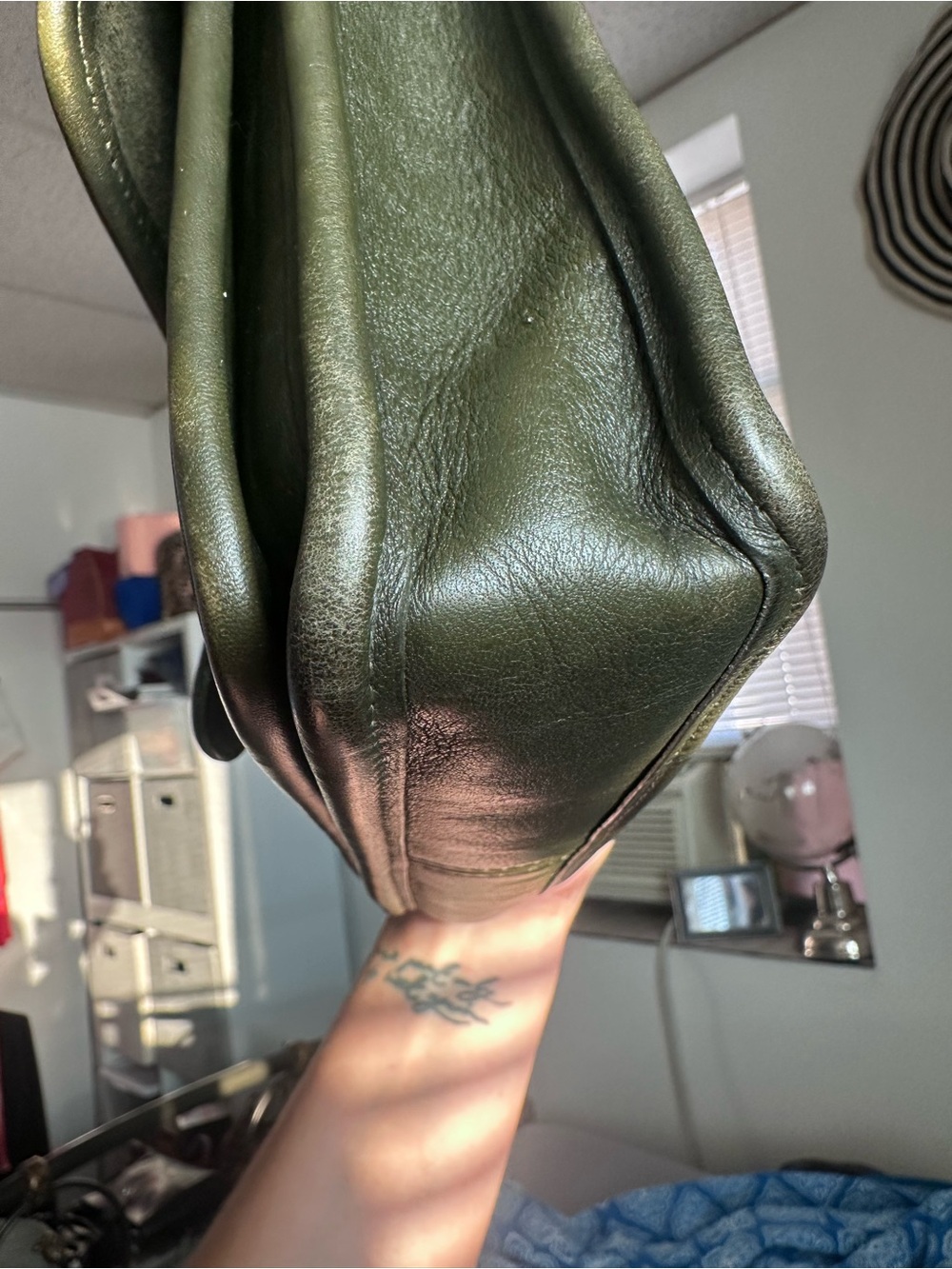 Rare Vintage Coach Station in Olive! - Picture 4 of 11